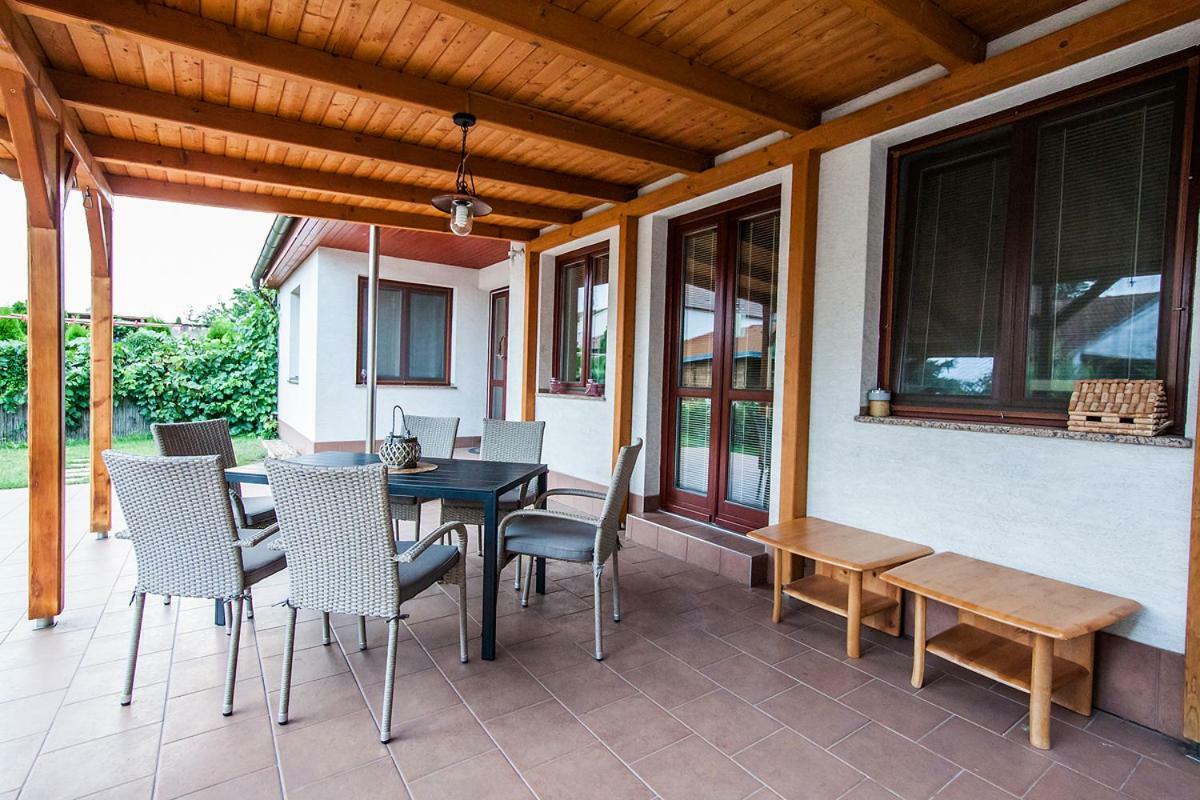 Ferienwohnung Bile Domky Lednice Exterior foto